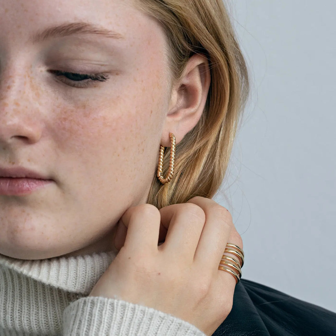 Oval Twisted Earring Hoop - Gold