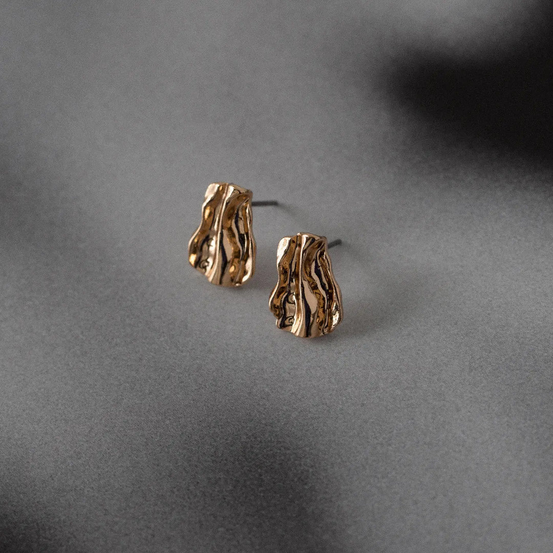 Elsie - Elegant Texture Stud Earrings Timi of Sweden